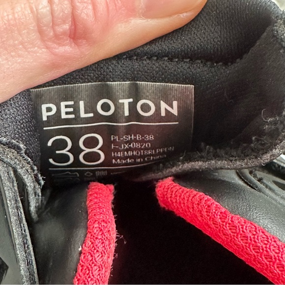 🚴🏻♀️Peloton Cycling Shoes🚴🏻♀️ - Picture 9 of 11